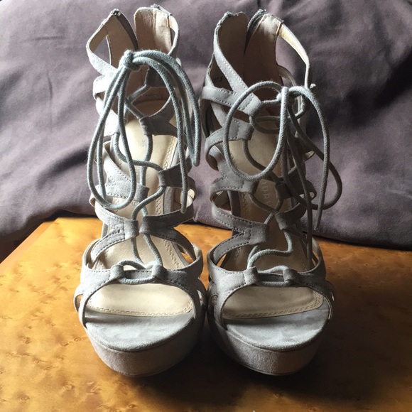 **SOLD** Tan heels❤️ - Picture 2 of 5